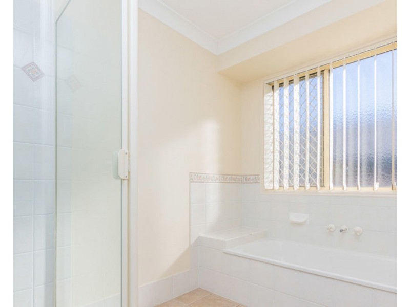 12 Sutherland Crescent, Morayfield QLD 4506