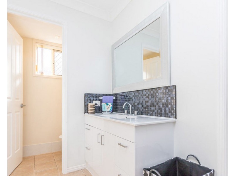 12 Sutherland Crescent, Morayfield QLD 4506