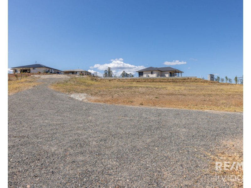 7 Atherton Place, Winya QLD 4515