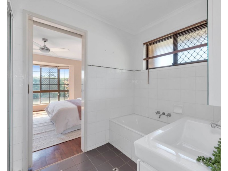 64 Crestridge Crescent, Morayfield QLD 4506