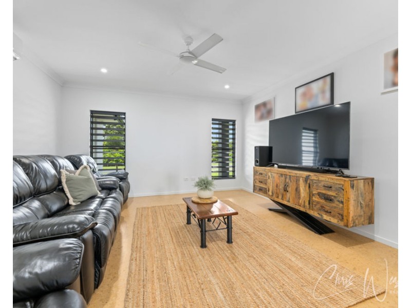 127 Sippel Drive, Woodford QLD 4514