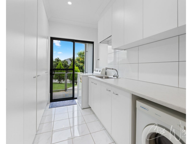 127 Sippel Drive, Woodford QLD 4514