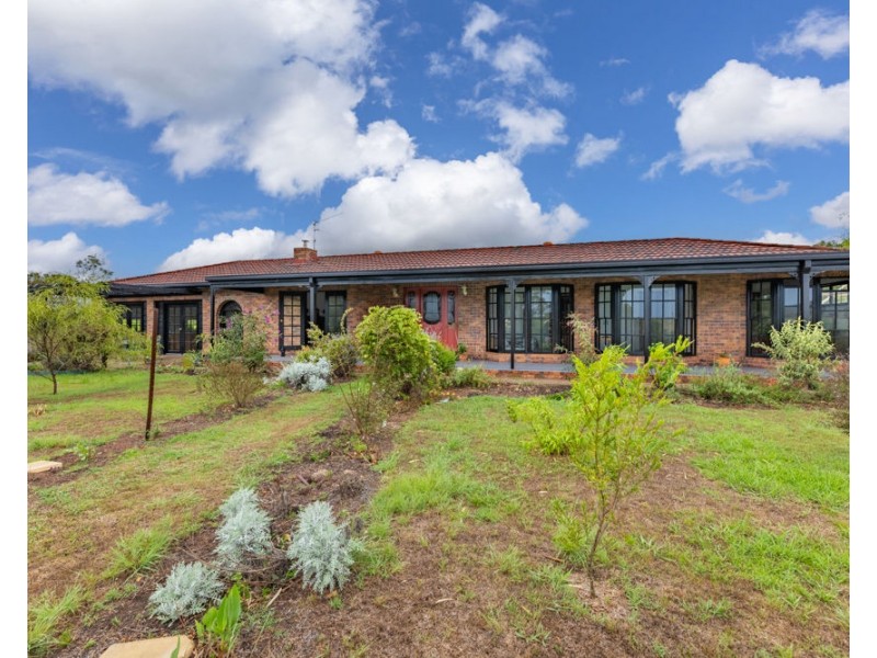 69 Hardgrave Road, Blackbutt QLD 4306