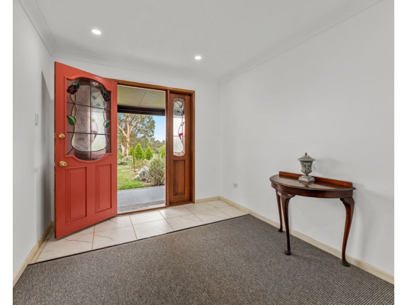 69 Hardgrave Road, Blackbutt QLD 4306