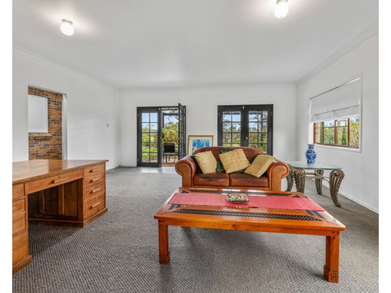 69 Hardgrave Road, Blackbutt QLD 4306