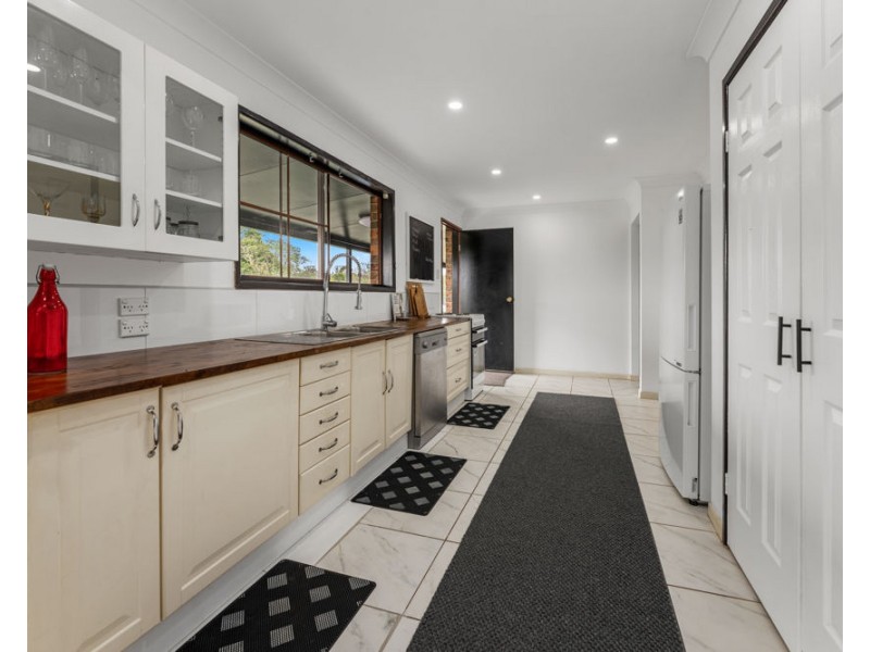 69 Hardgrave Road, Blackbutt QLD 4306