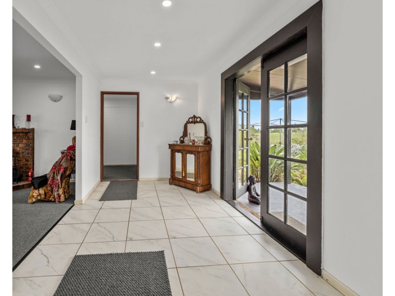 69 Hardgrave Road, Blackbutt QLD 4306