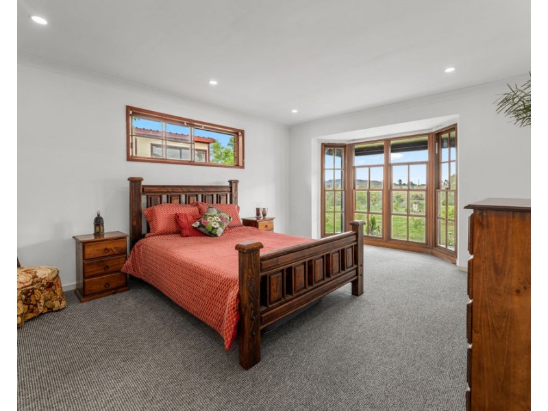 69 Hardgrave Road, Blackbutt QLD 4306