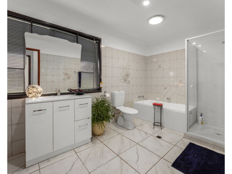 69 Hardgrave Road, Blackbutt QLD 4306