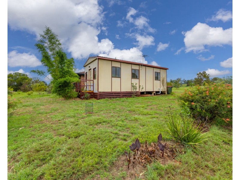 69 Hardgrave Road, Blackbutt QLD 4306