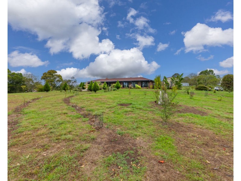 69 Hardgrave Road, Blackbutt QLD 4306