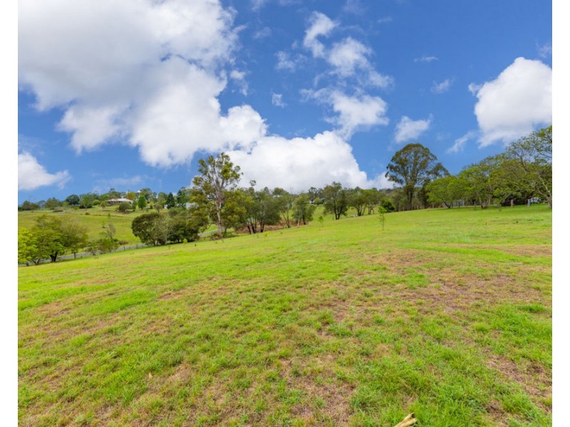 69 Hardgrave Road, Blackbutt QLD 4306