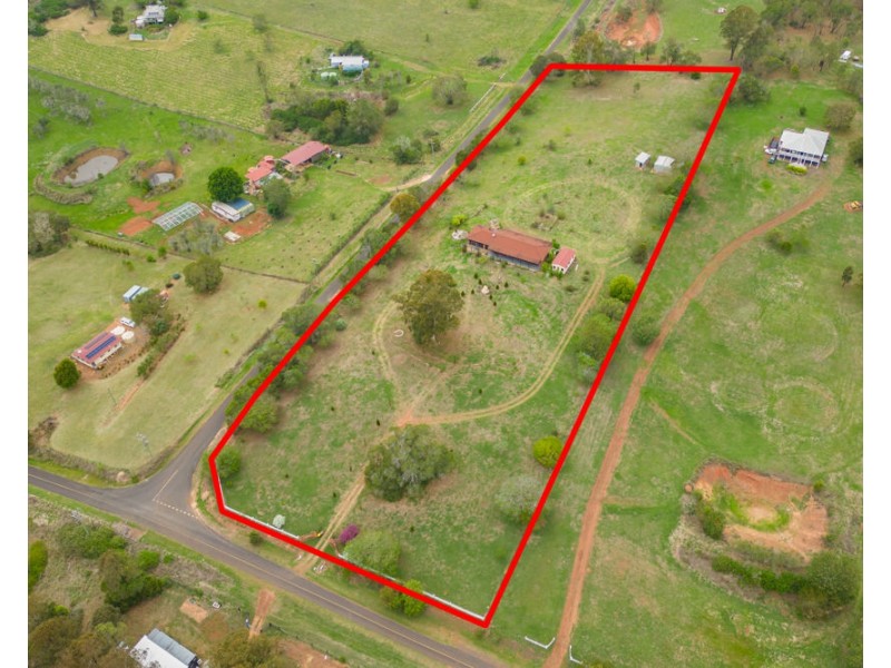 69 Hardgrave Road, Blackbutt QLD 4306