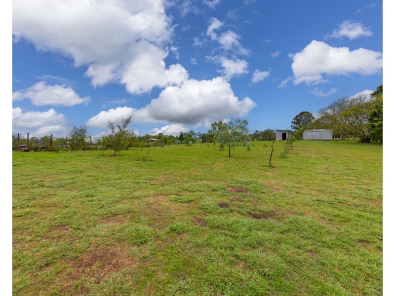 69 Hardgrave Road, Blackbutt QLD 4306