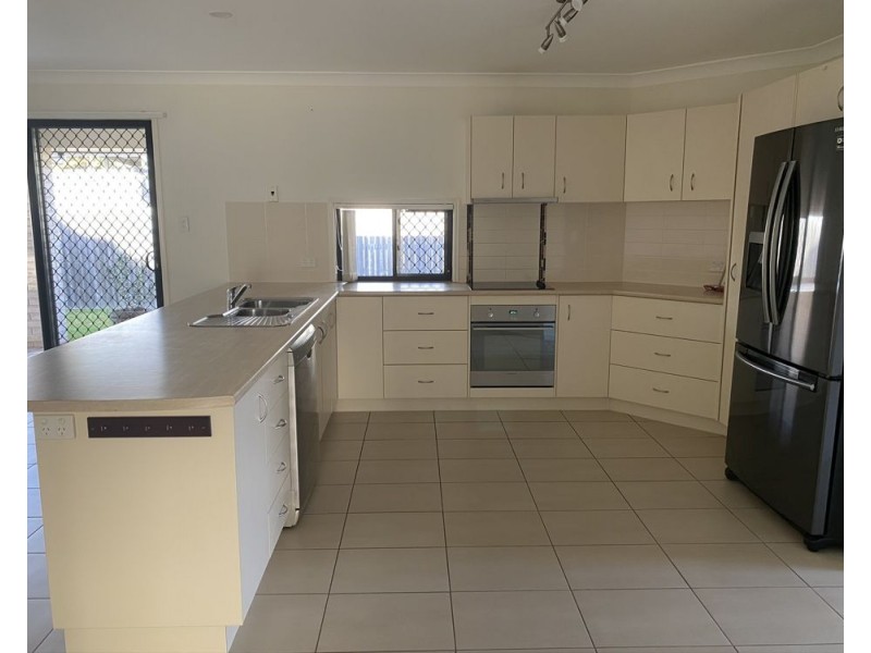 79 Kangaroo Avenue, Bongaree QLD 4507