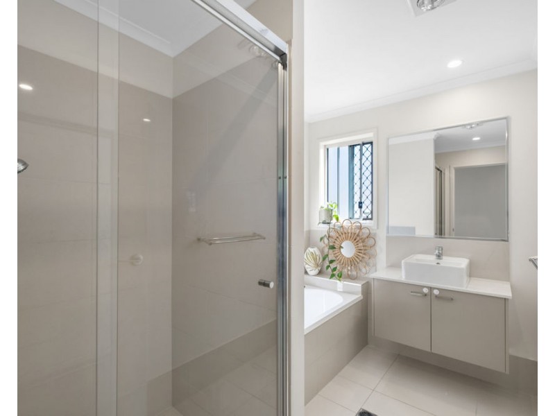 1-2/21 Majella Close, Peregian Springs QLD 4573