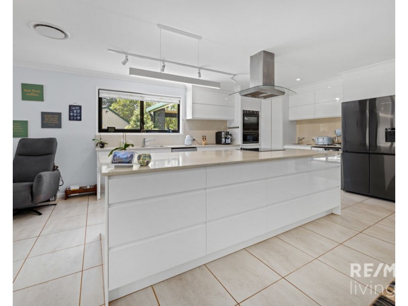 27 Clearview Drive, Glass House Mountains QLD 4518