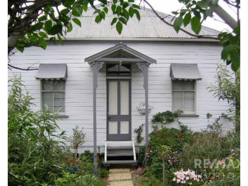 11 Row Street, Kilcoy QLD 4515