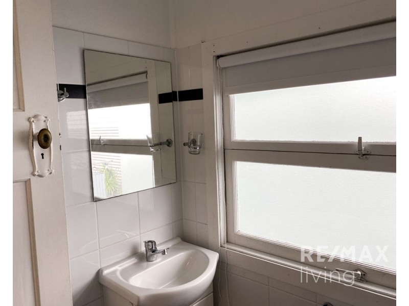 5 Hall Avenue, Bongaree QLD 4507