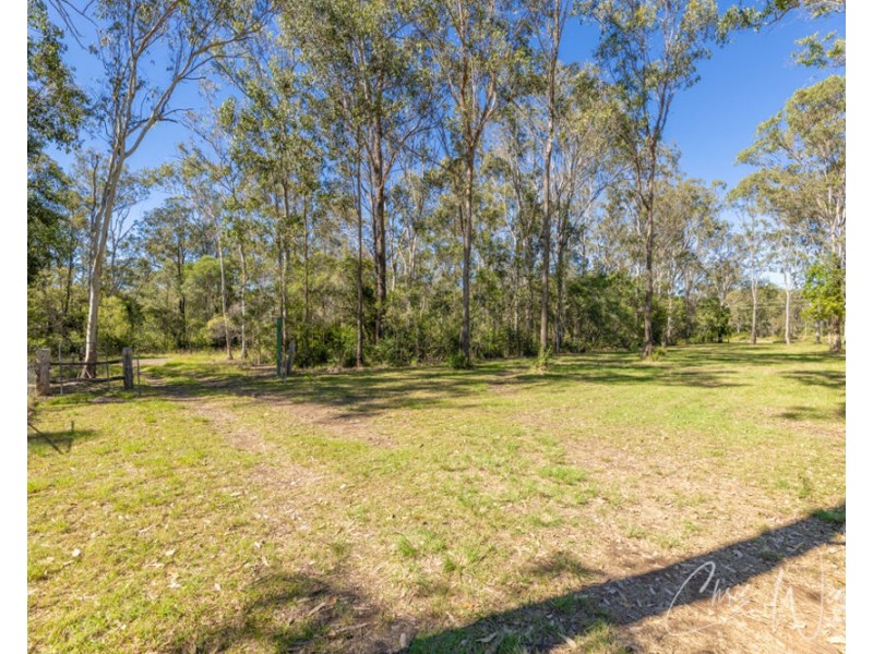 327 Old Esk Road, Benarkin QLD 4306