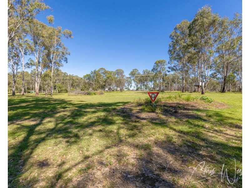 327 Old Esk Road, Benarkin QLD 4306
