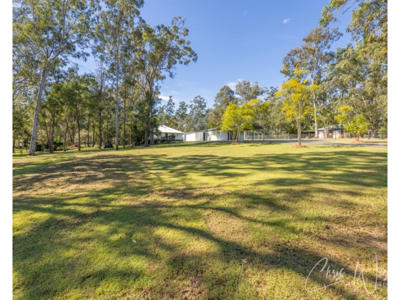 42 Crampton Drive, Woodford QLD 4514