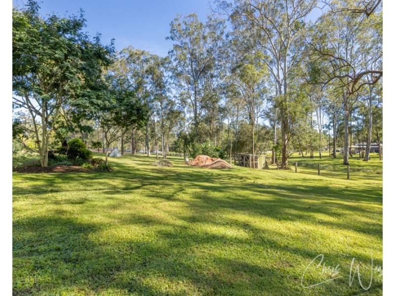 42 Crampton Drive, Woodford QLD 4514