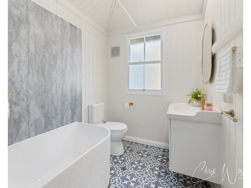 42 Crampton Drive, Woodford QLD 4514