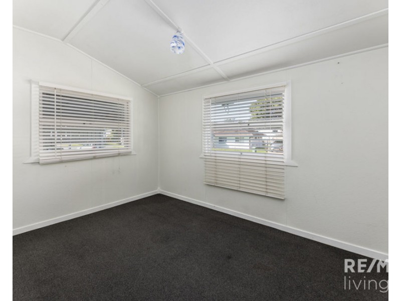 5 Hall Avenue, Bongaree QLD 4507