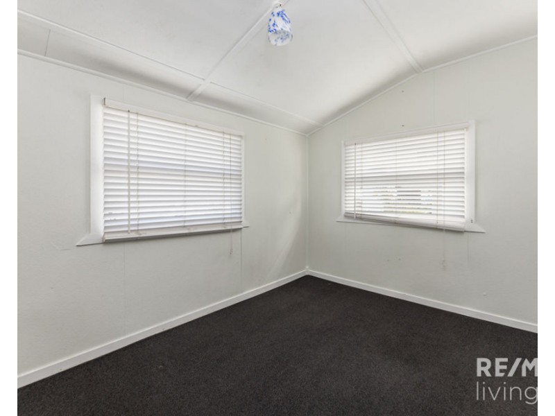 5 Hall Avenue, Bongaree QLD 4507