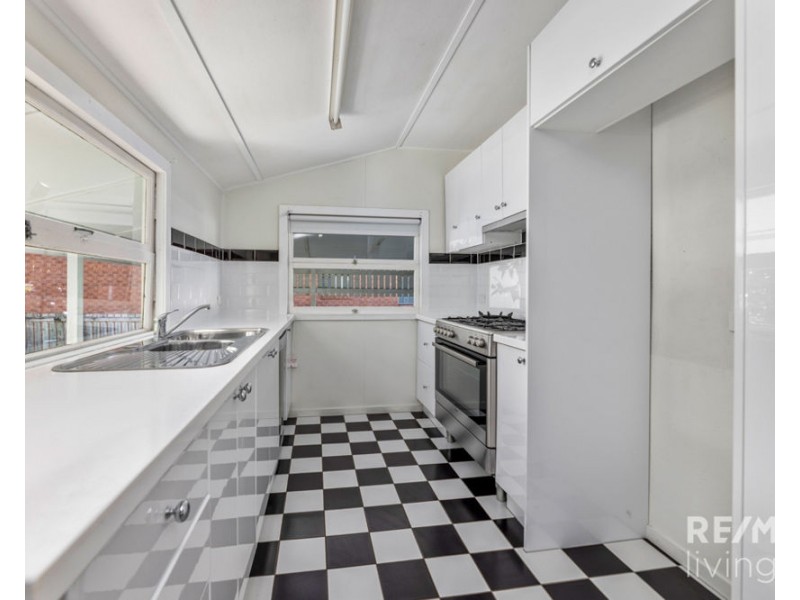 5 Hall Avenue, Bongaree QLD 4507