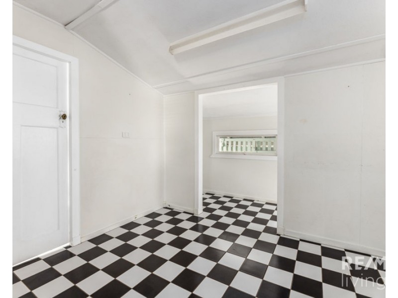 5 Hall Avenue, Bongaree QLD 4507