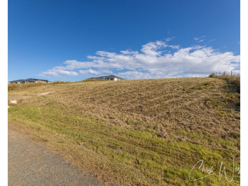 27 Pine Tree Drive, Winya QLD 4515