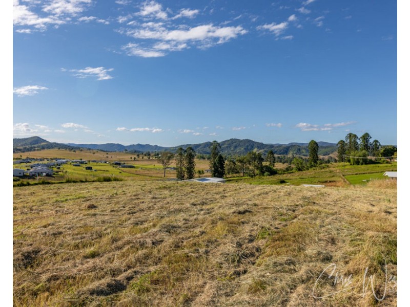 27 Pine Tree Drive, Winya QLD 4515