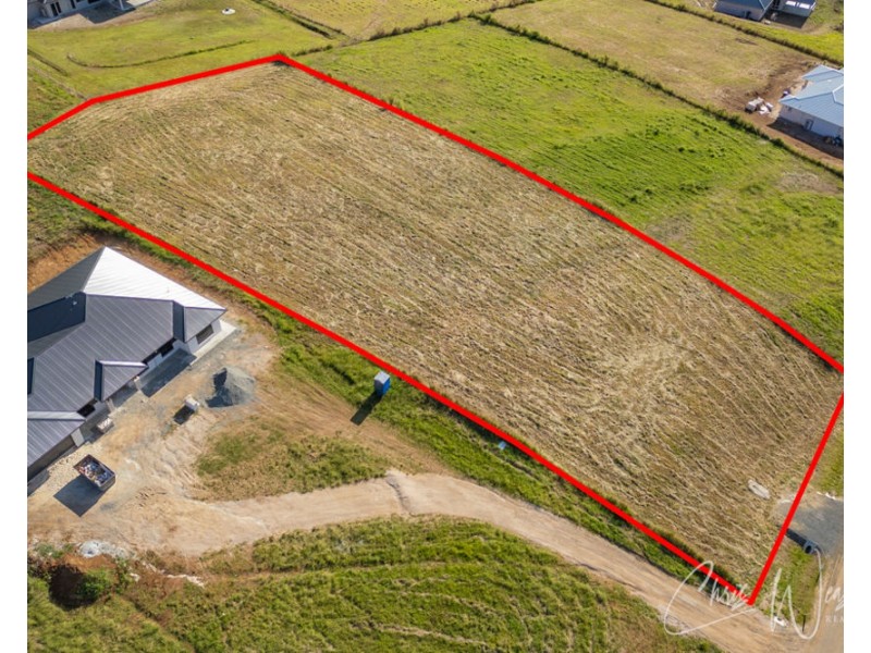 27 Pine Tree Drive, Winya QLD 4515
