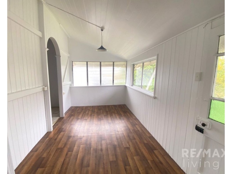 13 Row Street, Kilcoy QLD 4515