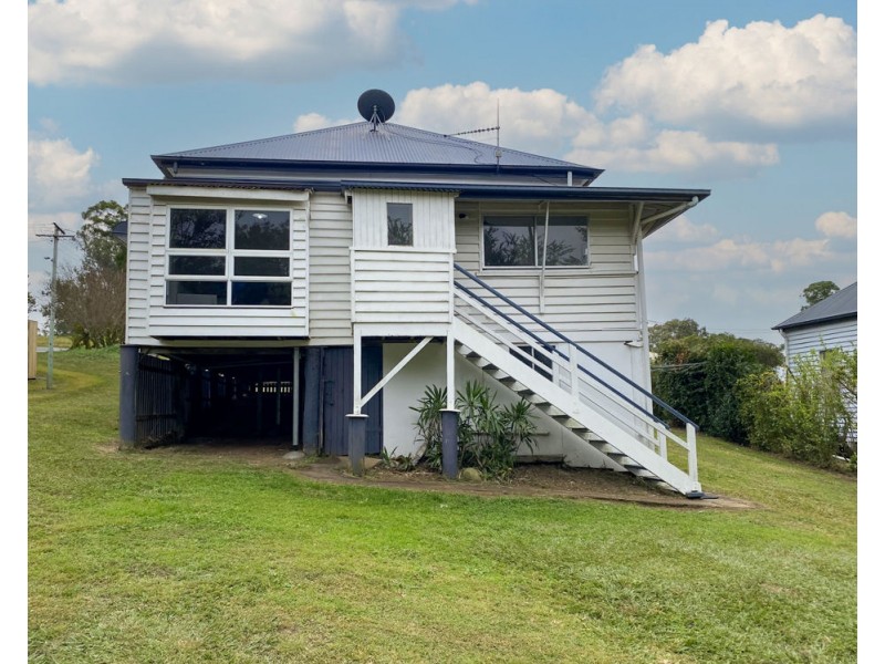 13 Row Street, Kilcoy QLD 4515