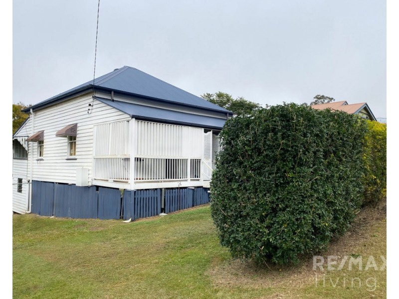 13 Row Street, Kilcoy QLD 4515