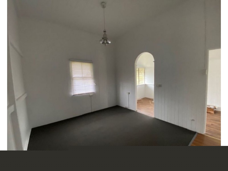 13 Row Street, Kilcoy QLD 4515