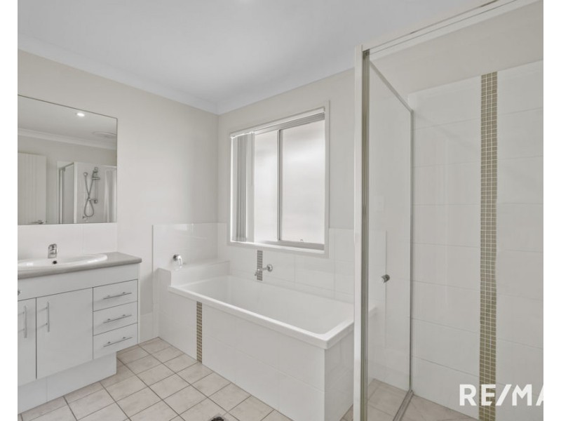 8 Pepperberry Circuit, Peregian Springs QLD 4573
