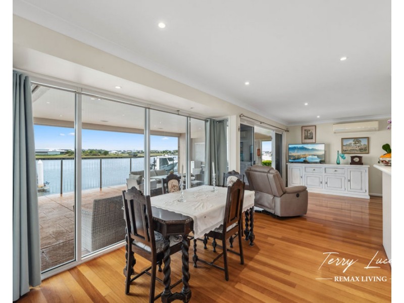 52 Cosmos Avenue, Banksia Beach QLD 4507