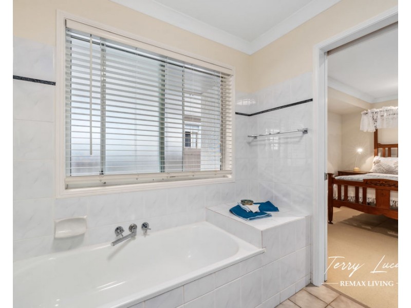 52 Cosmos Avenue, Banksia Beach QLD 4507
