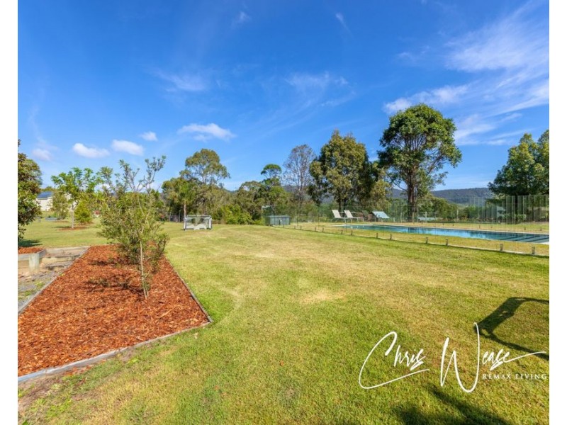15-17 Anthoulla Avenue, Woodford QLD 4514