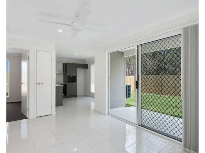 2/33 Jones Street, Rothwell QLD 4022