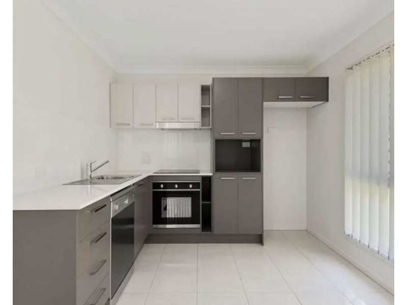 2/33 Jones Street, Rothwell QLD 4022