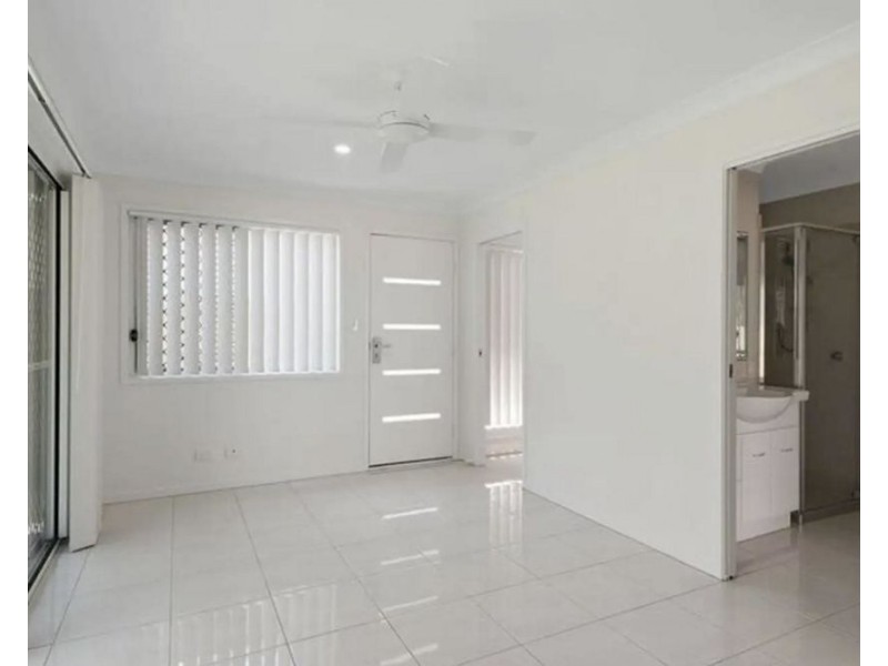 2/33 Jones Street, Rothwell QLD 4022