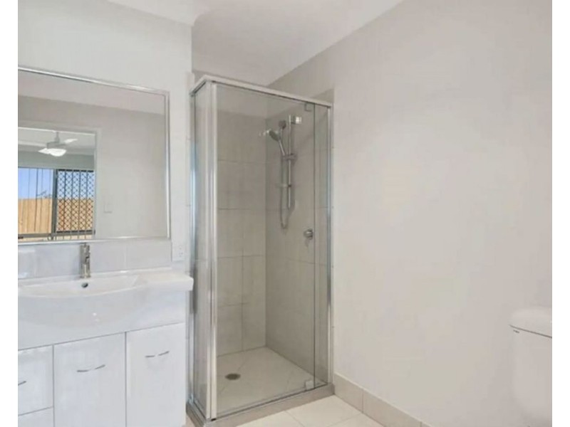 2/33 Jones Street, Rothwell QLD 4022