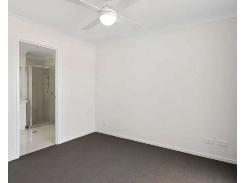 2/33 Jones Street, Rothwell QLD 4022