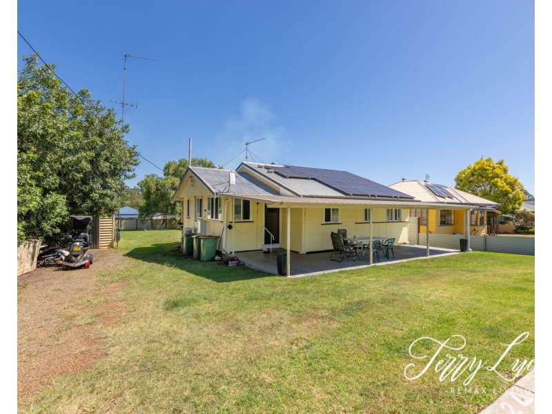 6 Browne Street, Yarraman QLD 4614