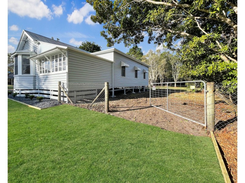 24 Fairmount Street, Elimbah QLD 4516